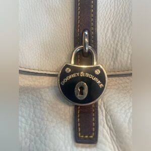 VINTAGE DOONEY & BOURKE SHOULDER CROSSBODY BAG W/ADJUSTABLE STRAP AND RARE LOCK